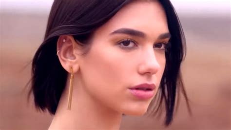libre advert girl